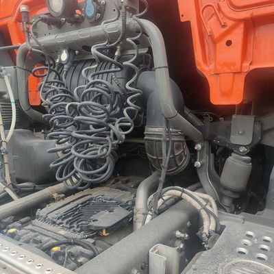 Camion a rimorchio con sedile a sospensione pneumatica per motore di traino di cilindrata &gt; 8 litre e pesante