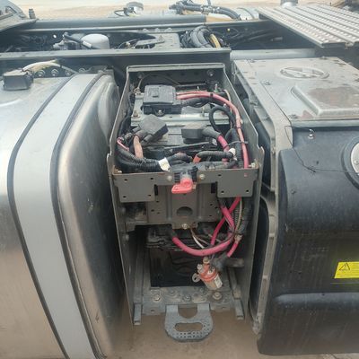 Camion a rimorchio con sedile a sospensione pneumatica per motore di traino di cilindrata &gt; 8 litre e pesante