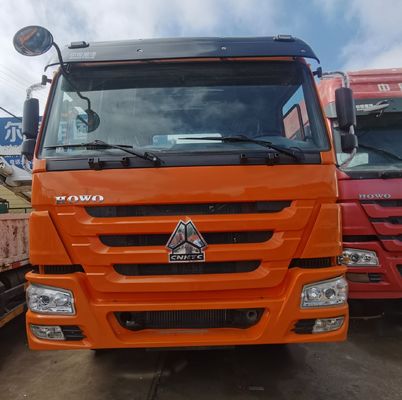 Capacità di traino elevata Serbatoio di carburante 400L Diesel Truck per il traino di semirimorchi