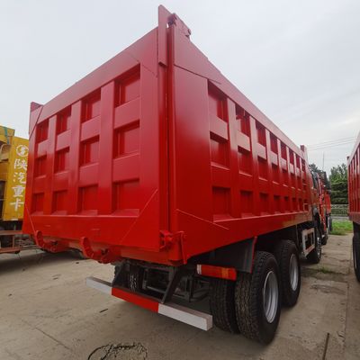 Guida idraulica Sinotruck Camionetto di scarico usato con Hovo 6X4 LHD e costruzione pneumatici