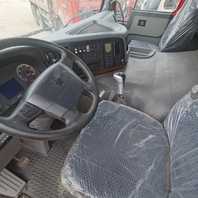 Guida idraulica Sinotruck Camionetto di scarico usato con Hovo 6X4 LHD e costruzione pneumatici