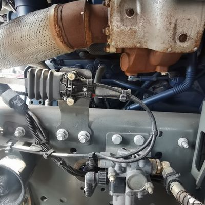Camion usato per trattore diesel HOWO per trainare semirimorchio e serbatoio di carburante da 400L