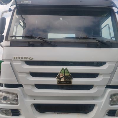 Potente HOWO Truck Heavy Duty Traktor Truck merci con 6 mesi di servizio post-vendita