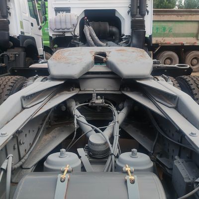 Potente HOWO Truck Heavy Duty Traktor Truck merci con 6 mesi di servizio post-vendita