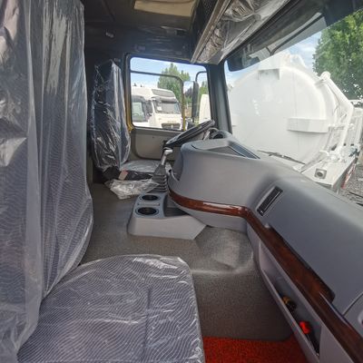 Capacità di 400L Serbatoio di carburante con trasmissione manuale HOWO Camionetto a trattore con sedile a sospensione pneumatica