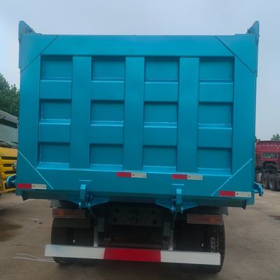 8800.000kg Pacchetto Peso lordo Heavy Duty HOWO 8X4 Wheel Dump Truck per l'estrazione