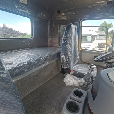 Restituzioni HOWO Camionetto a trattore con serbatoio da 400 litri e confortevole sedile del conducente