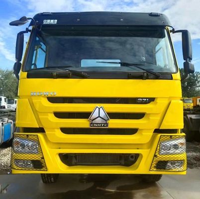 6.8x2.5x3.8m Heavy Duty HOWO Tractor Transport Truck 2024 Modello Disegno pneumatico senza tubi
