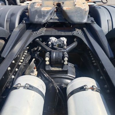 600L Serbatoio di carburante Sosposizione aerea Sedile Diesel Camion pesante Delong X6000 per rimorchiare semirimorchi