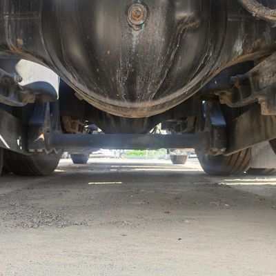 Camion pesante diesel Delong X6000 1000L Serbatoio di carburante Semirrilegato con 5 posti a sedere