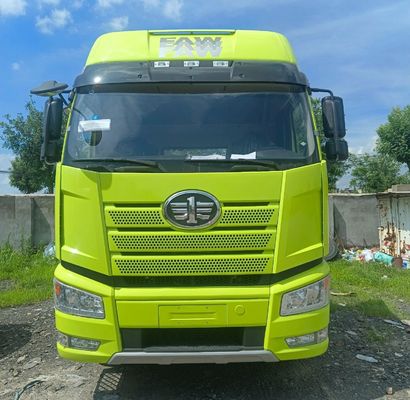 31-40t Capacità di carico FAW Jiefang J6p420HP Diesel 6X4 trattore con sedile a sospensione pneumatica