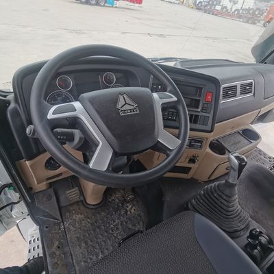 Camion a rimorchio Sinotruck con materiale della scatola di carico in acciaio al carbonio e sedile a sospensione pneumatica