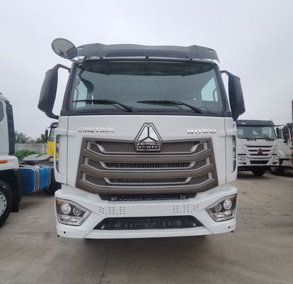 Camion pesante Sinotruk personalizzato con sedile del conducente del serbatoio del carburante da 1000L