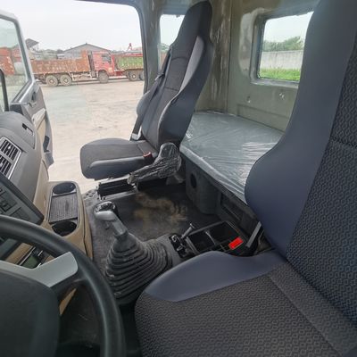 Camion pesante Sinotruk personalizzato con sedile del conducente del serbatoio del carburante da 1000L