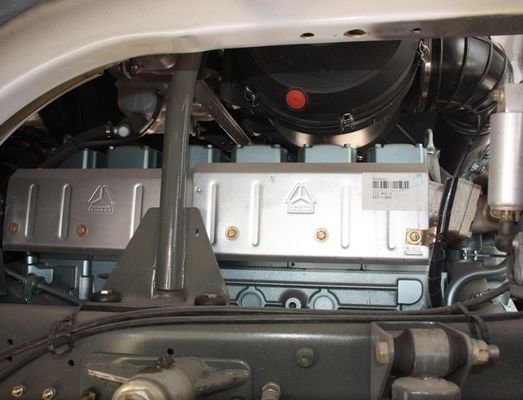 Chassis Sinotruk Camione miscelatore di cemento pesante durevole con potenza massima di 400 cavalli