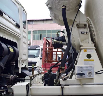 Camionetto miscelatore di calcestruzzo a sterzo idraulico Euro 3 con colore personalizzato di Sinotruk