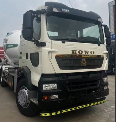 Chassis del miscelatore di calcestruzzo a sterzo idraulico Sinotruk utilizzato per applicazioni di carico utile da 30 T