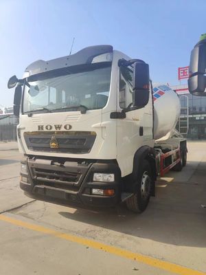 Sinotruk Chassis Hydraulic Power Steering Concrete Mixer con 8 cilindrata e 400 CV
