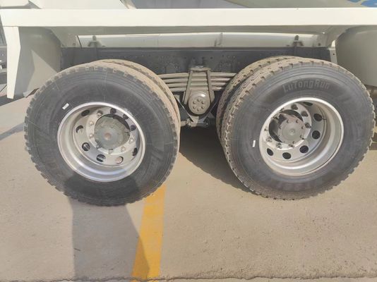 Sinotruk Chassis Hydraulic Power Steering Concrete Mixer con 8 cilindrata e 400 CV