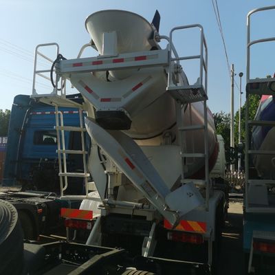Camione di miscelazione idraulica di cemento off-road con colore e prestazioni personalizzate da Sinotruk