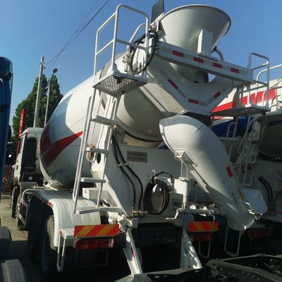 Camione di miscelazione idraulica di cemento off-road con colore e prestazioni personalizzate da Sinotruk