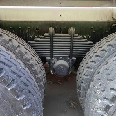 Camion per la miscelazione del cemento idraulico in acciaio al carbonio 8x4 per la durata e le prestazioni di Sinotruk