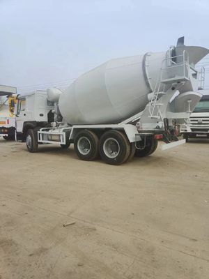Camion a miscela di sterzo idraulico Sinotruk su misura con assistenza elettrica e pneumatici