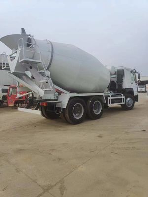 Camion a miscela di sterzo idraulico Sinotruk su misura con assistenza elettrica e pneumatici