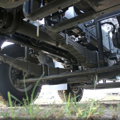 8 Dislocamento Camion agitatore a sterzo idraulico con telaio e pneumatici Sinotruk