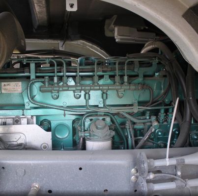8 Dislocamento Camion agitatore a sterzo idraulico con telaio e pneumatici Sinotruk