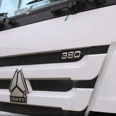 8x4 Drive Mode Sinotruk Chassis Cement Mixer con sterzo idraulico e assistenza elettrica