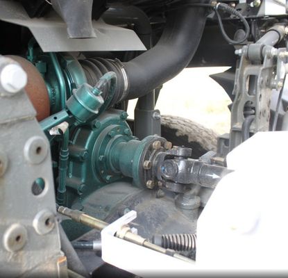 8x4 Drive Mode Sinotruk Chassis Cement Mixer con sterzo idraulico e assistenza elettrica