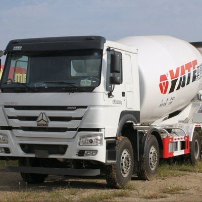 Veicolo di miscelazione del cemento Sinotruk con pneumatici e sistema di sterzo idraulico personalizzato