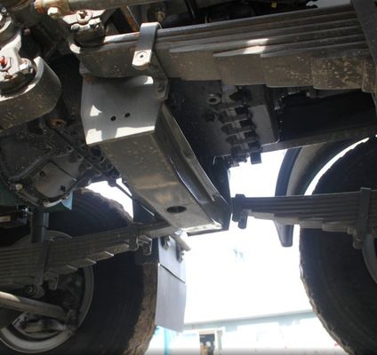 Veicolo di miscelazione del cemento Sinotruk con pneumatici e sistema di sterzo idraulico personalizzato