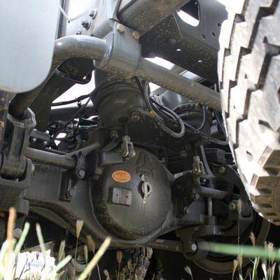 Veicolo di miscelazione del cemento Sinotruk con pneumatici e sistema di sterzo idraulico personalizzato