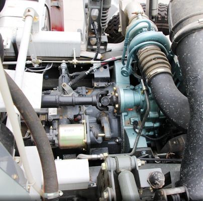 Chassis Sinotruk personalizzato Direzione idraulica Camione miscelatore di calcestruzzo per lavori pesanti con pneumatici