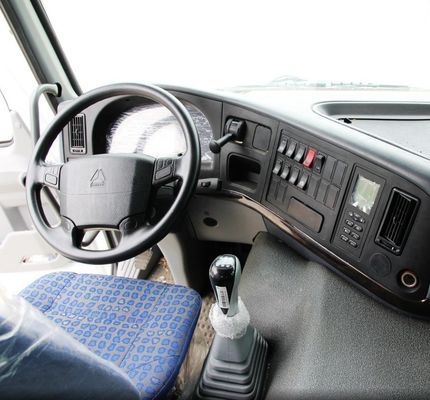 Chassis Sinotruk personalizzato Direzione idraulica Camione miscelatore di calcestruzzo per lavori pesanti con pneumatici