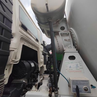 Sinotruck HOWO 6X4 8X4 Miscelatore di cemento usato Sconto del 5% con materiale di scatola di carico in acciaio al carbonio