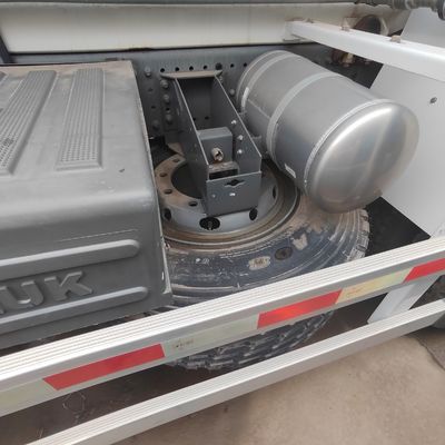 Sinotruck HOWO 6X4 8X4 Miscelatore di cemento usato Sconto del 5% con materiale di scatola di carico in acciaio al carbonio