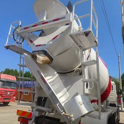 Carburante Potenza massima 300-400 CV Camione di miscelazione di cemento diesel per lavori di costruzione