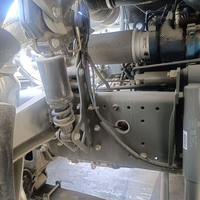 Camion per miscelatori industriali dotato di sistema di sterzo idraulico e 8 cilindrata per la miscelazione