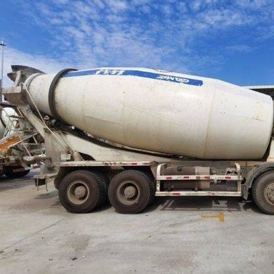 8 Disposizione Sinotruk Diesel 2m3 Camione miscelatore di calcestruzzo con sistema di sterzo idraulico
