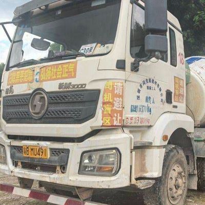 Carburante- 6x4 Direzione idraulica Sinotruk 2m3 Camione miscelatore di calcestruzzo per applicazioni pesanti