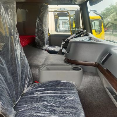 2024 Trattore potente con serbatoio di carburante da 1000 litri per applicazioni e operazioni pesanti