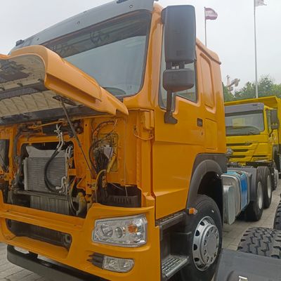 2024 ZZ4257N3247E1H 6.8x2.5x3.8m Camione da trasporto HOWO per lavori di traino