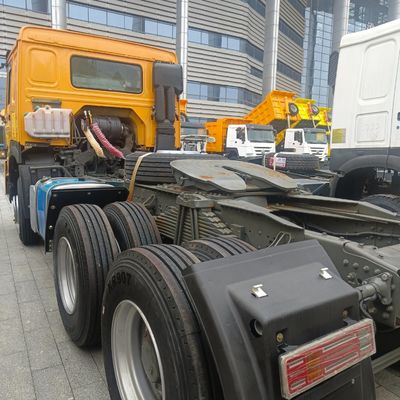2024 ZZ4257N3247E1H 6.8x2.5x3.8m Camione da trasporto HOWO per lavori di traino