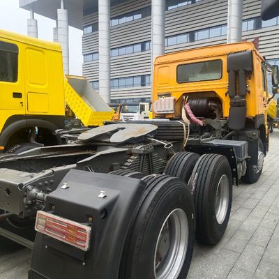 2024 ZZ4257N3247E1H 6.8x2.5x3.8m Camione da trasporto HOWO per lavori di traino