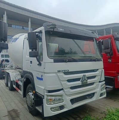 30T carico utile Sinotruk Chassis 380HP Utility Concrete Mixer Truck con sterzo idraulico