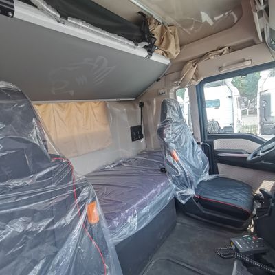 Camion per il trasporto merci con serbatoio di carburante da 400L con sedile a sospensione aerea