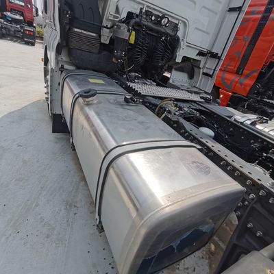 Camion per il trasporto merci con serbatoio di carburante da 400L con sedile a sospensione aerea